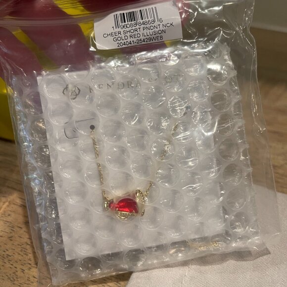 Kendra Scott Cheer Gold Short Pendant Necklace - Picture 2 of 8